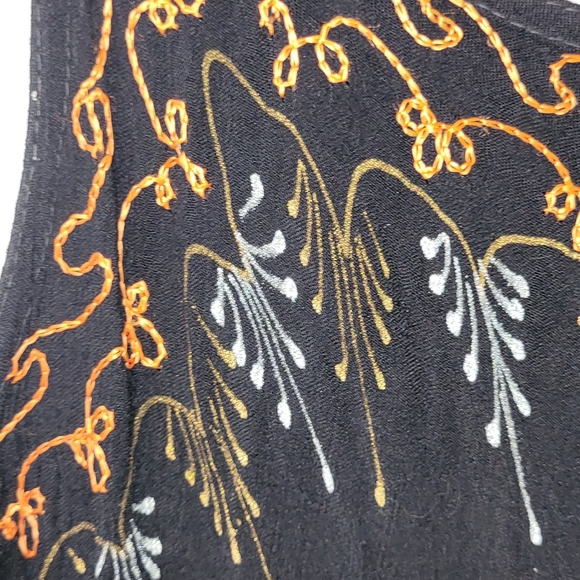 Embroidered hand painted top - Picture 4 of 4